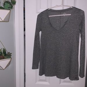 hollister long sleeve v-neck !!